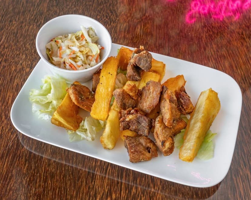 Yucca With Pork: Yucca fries and pork.